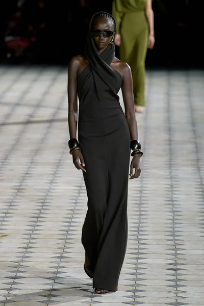 Look 10